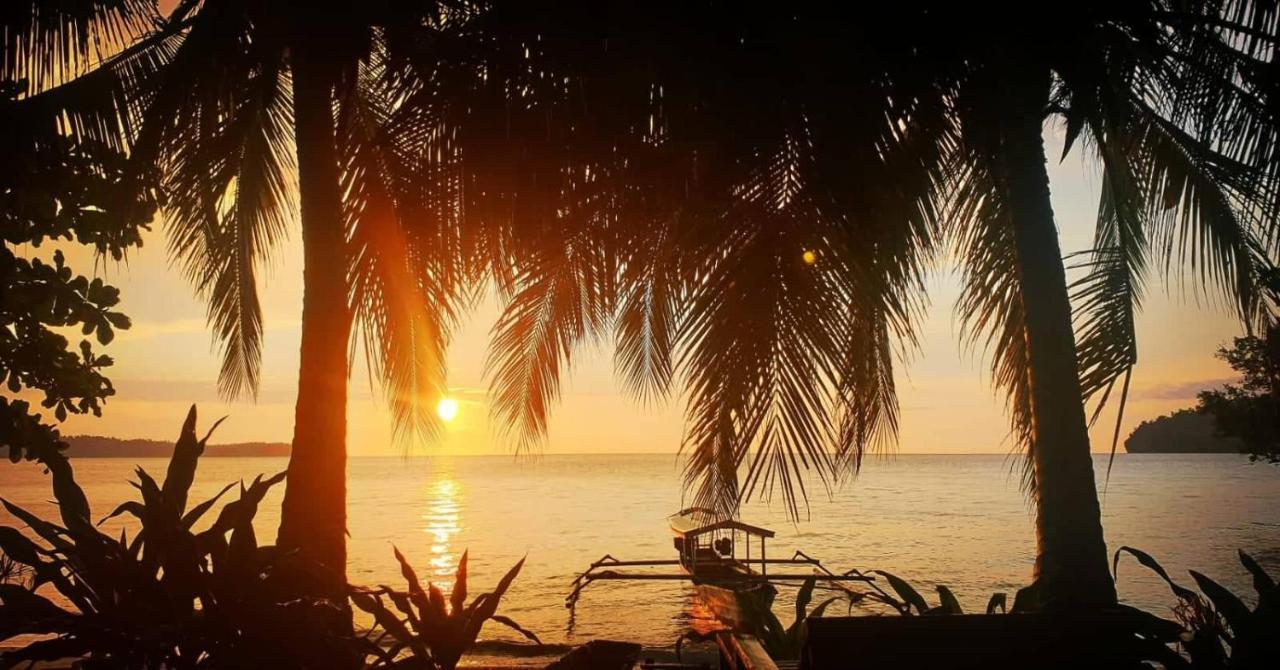 Sunset Beach Batudaka Luaran gambar
