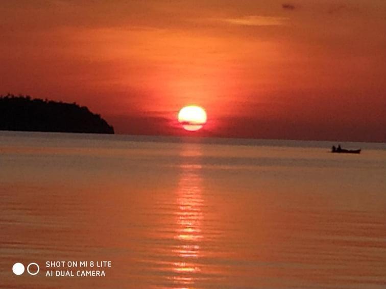 Sunset Beach Batudaka Luaran gambar