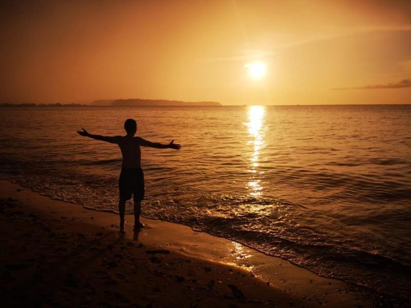 Sunset Beach Batudaka Luaran gambar